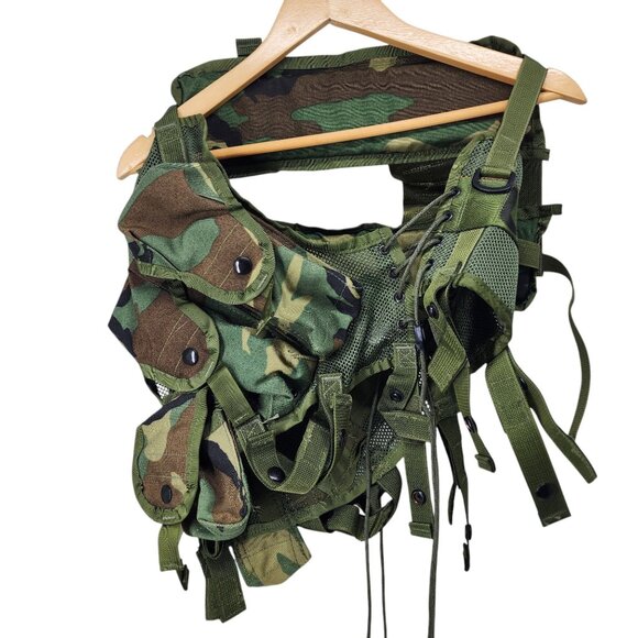 Tactical Camouflage Load‎ Bearing Vest Multiple Pockets & Adjustable Straps - Picture 1 of 6